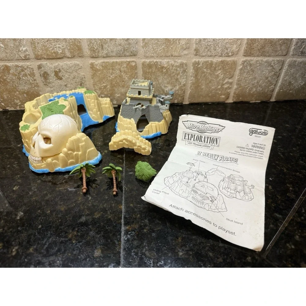 VTG Micro Machines Exploration Lost Treasure Lagoon Playset Skull‎ Island